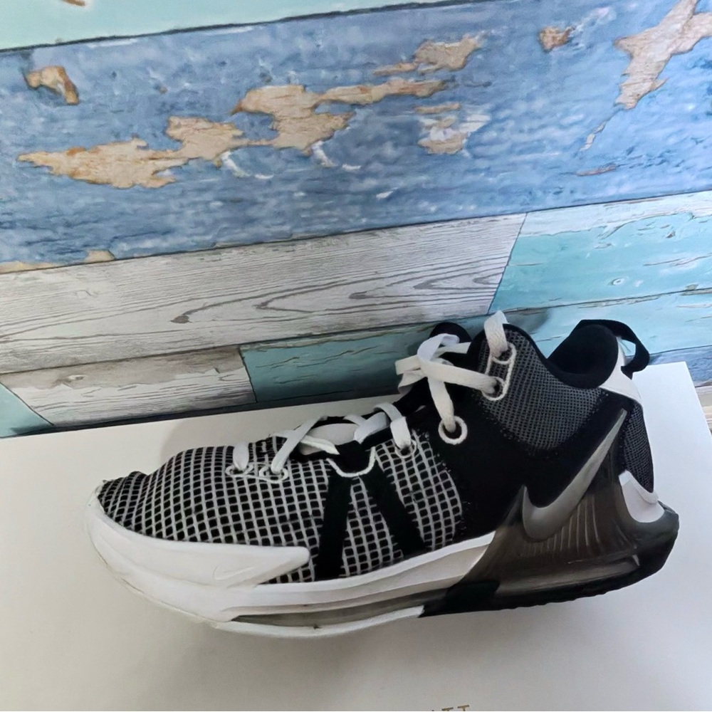 Nike Black and White Men's Sneakers